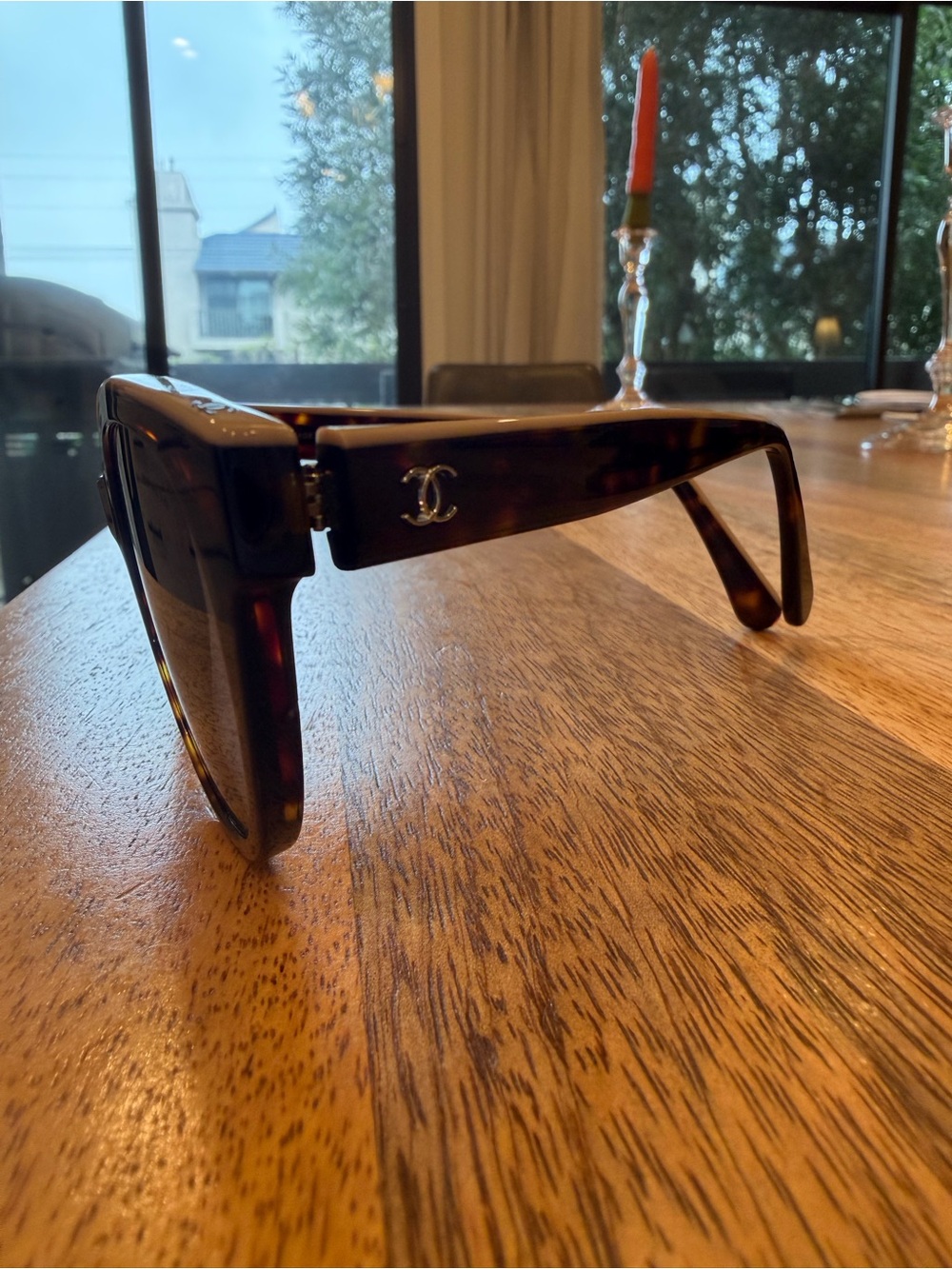 CHANEL Black Gradient Cat-Eye Sunglasses with Tortoiseshell Frame - Picture 2 of 4